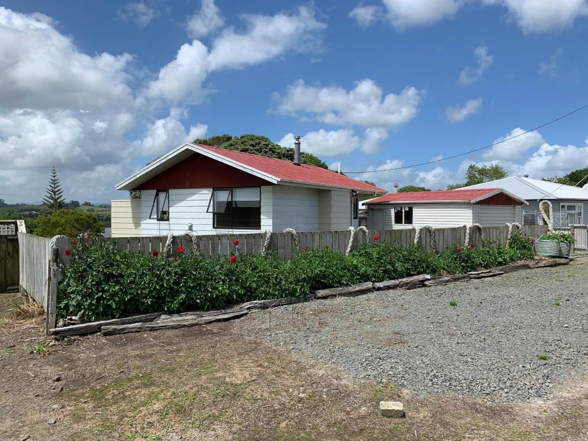 Peaceful Riverfront Cottage In Small Northland Town Te Kopuru Bagian luar foto