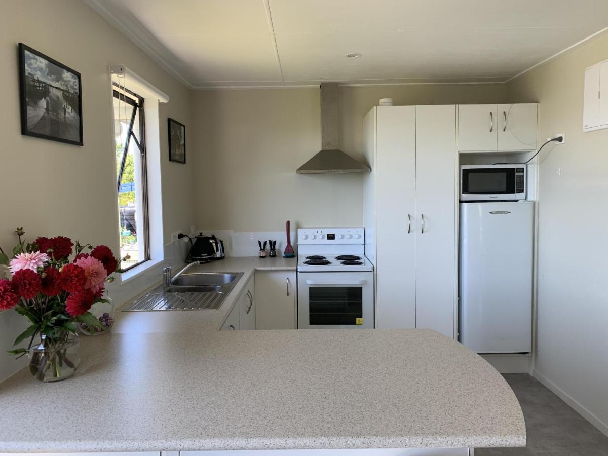 Peaceful Riverfront Cottage In Small Northland Town Te Kopuru Bagian luar foto