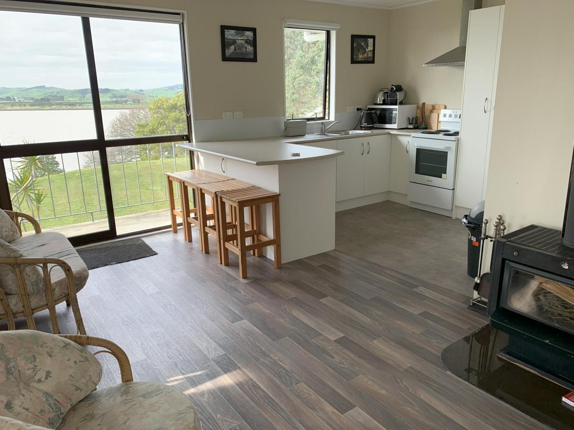 Peaceful Riverfront Cottage In Small Northland Town Te Kopuru Bagian luar foto